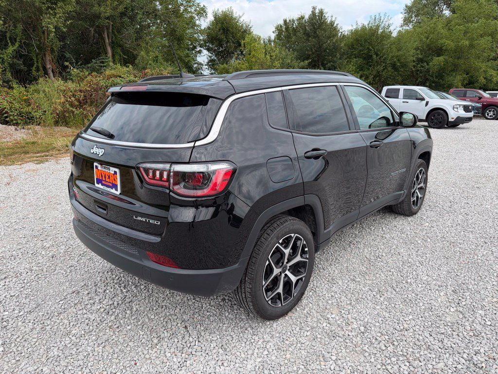 Used 2025 Jeep Compass Limited AWD/4WD image 29