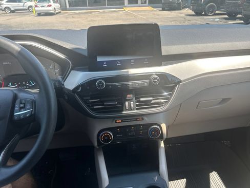 Used 2022 Ford Escape SE FWD image 21