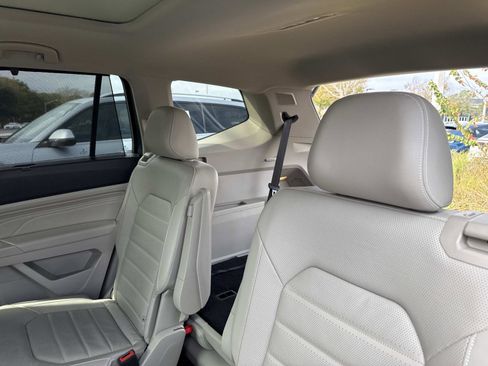 Used 2023 Volkswagen Atlas SEL Premium image 17