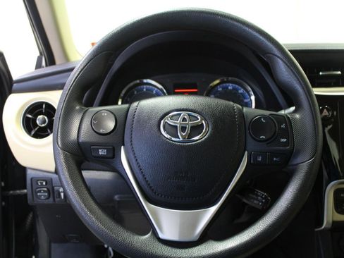 Used 2017 Toyota Corolla LE image 8