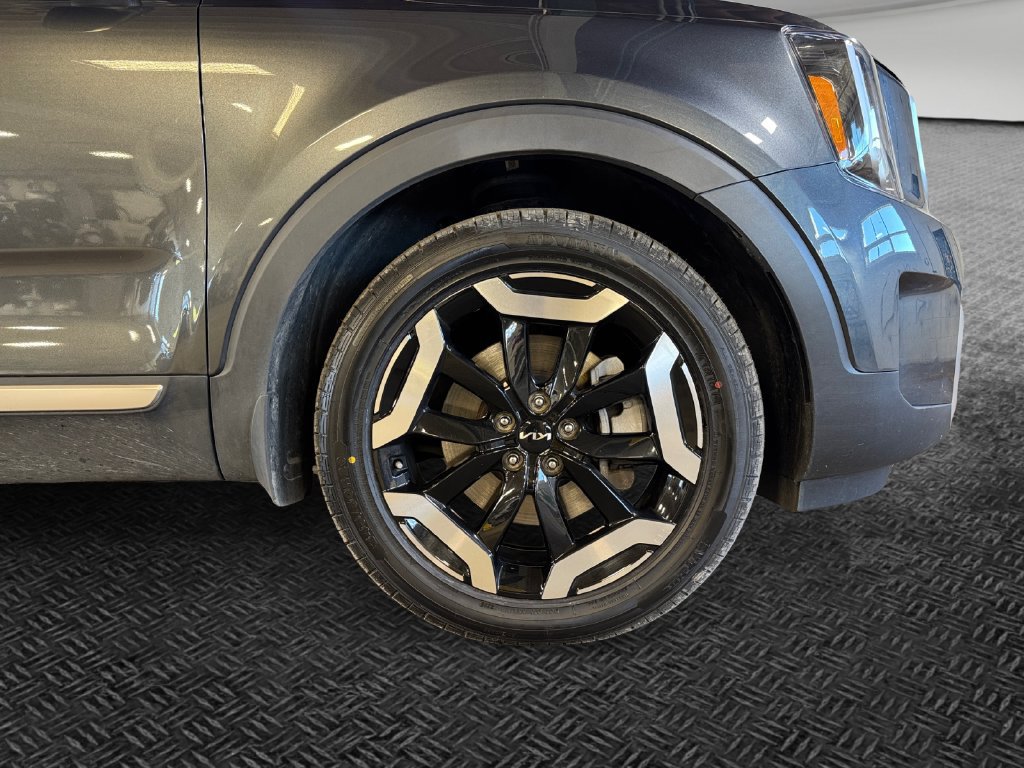 Certified 2024 Kia Telluride EX FWD image 11