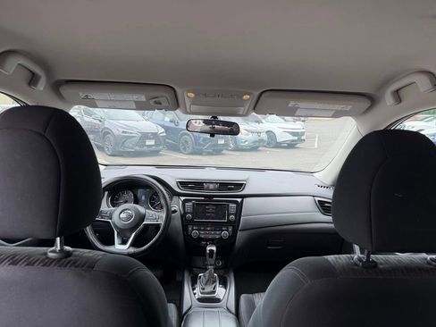 Used 2018 Nissan Rogue SV FWD image 5
