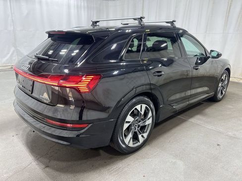 Used 2022 Audi e-tron Premium w/ Convenience Plus Package AWD/4WD image 4
