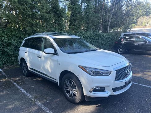 Used 2019 INFINITI QX60 Luxe w/ Essential Package image 3