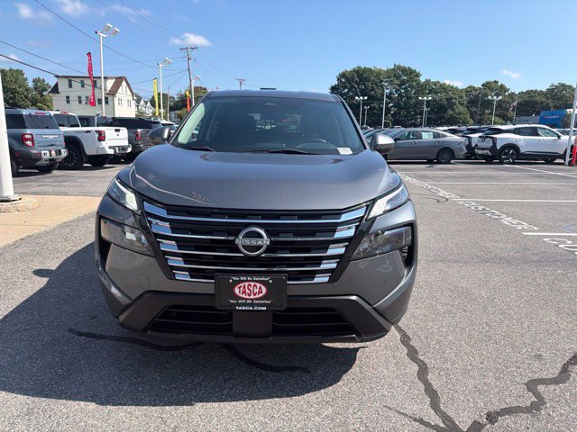 Used 2024 Nissan Rogue SV AWD/4WD image 2