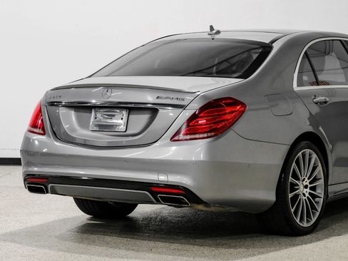 Used 2015 Mercedes-Benz S 550 Sedan w/ Sport Package w/ Sport Package image 12
