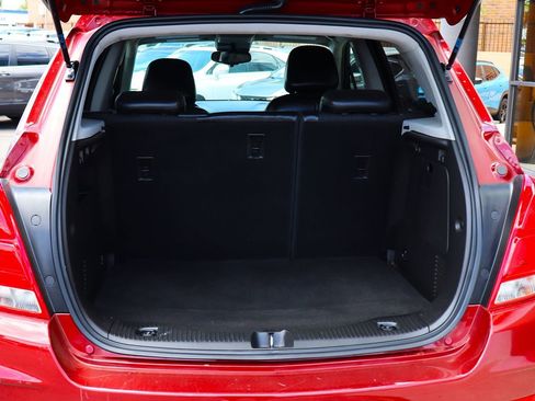 Used 2022 Chevrolet Trax LT w/ LT Convenience Package FWD image 24
