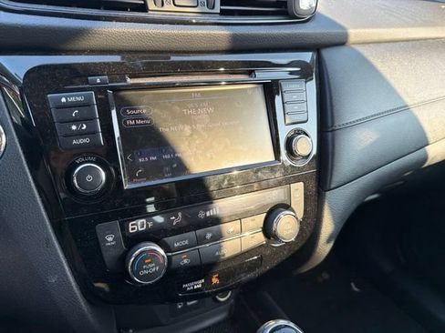 Used 2018 Nissan Rogue SV AWD/4WD image 24