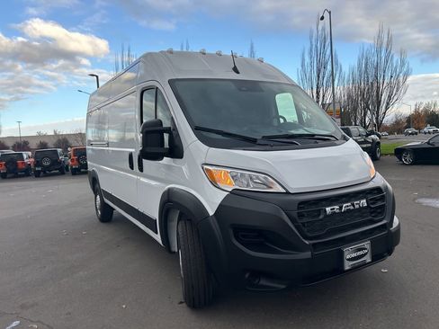 Used 2025 RAM ProMaster 2500 w/ Storage Group image 9