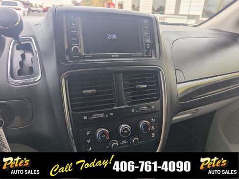 Used 2018 Dodge Grand Caravan SE w/ UConnect Hands-Free Group image 17