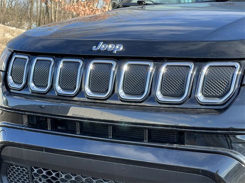 Certified 2022 Jeep Compass Limited image 42