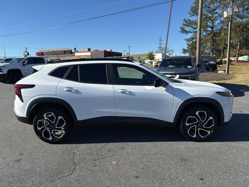 New 2026 Chevrolet Trax RS w/ Sunroof Package image 6