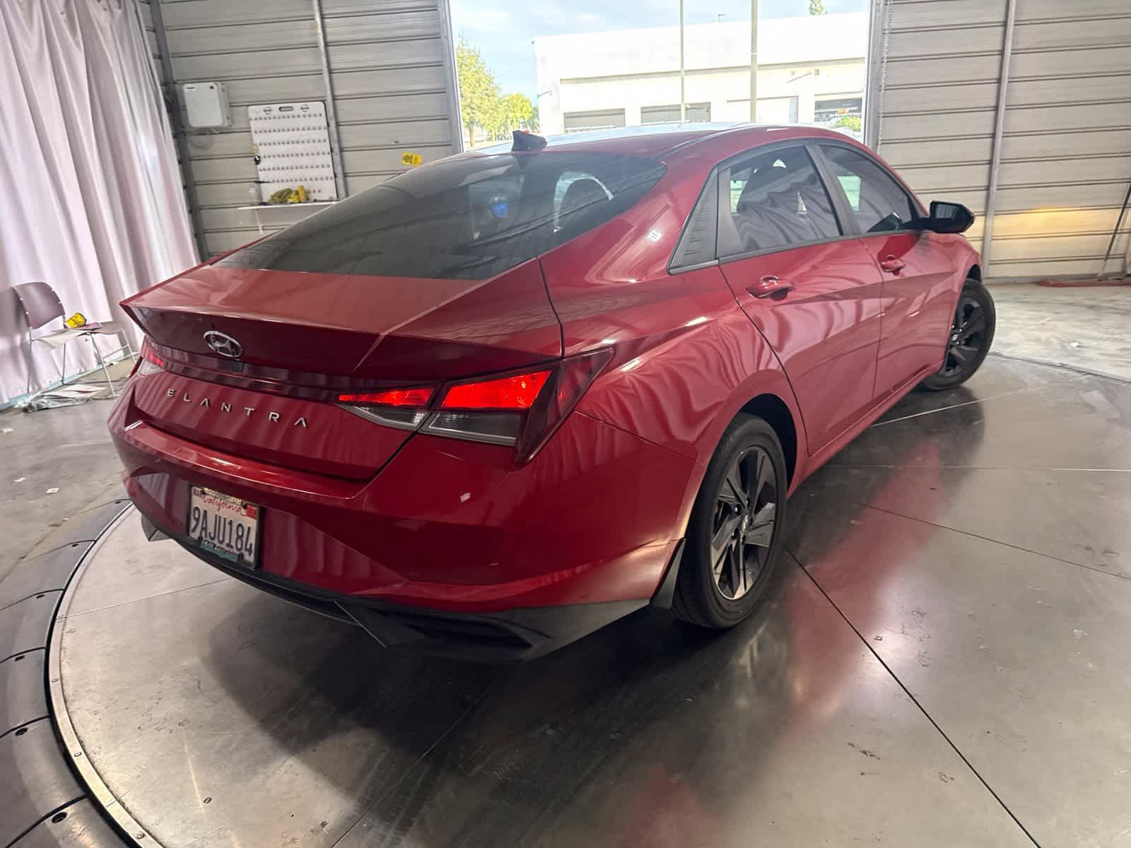 Used 2022 Hyundai Elantra SEL FWD image 5