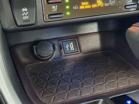 Used 2025 Toyota RAV4 Limited FWD image 26