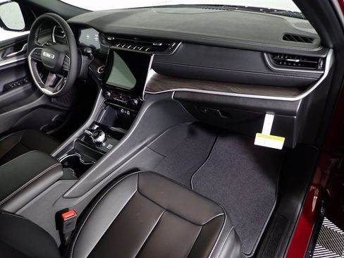 New 2025 Jeep Grand Cherokee L Limited image 35