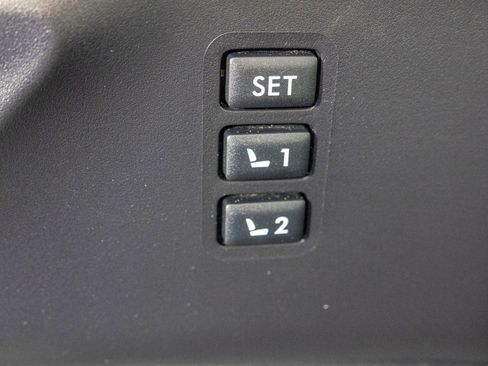 Used 2023 Subaru Ascent Limited w/ Technology Package image 38