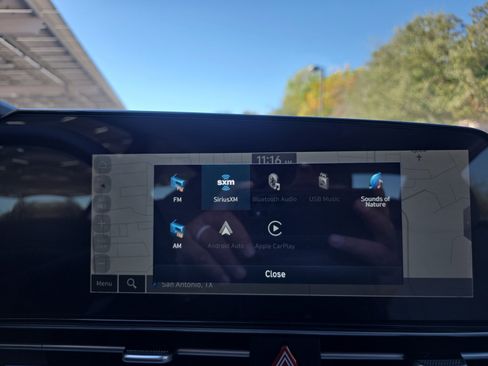 Used 2025 Hyundai Elantra Limited image 15