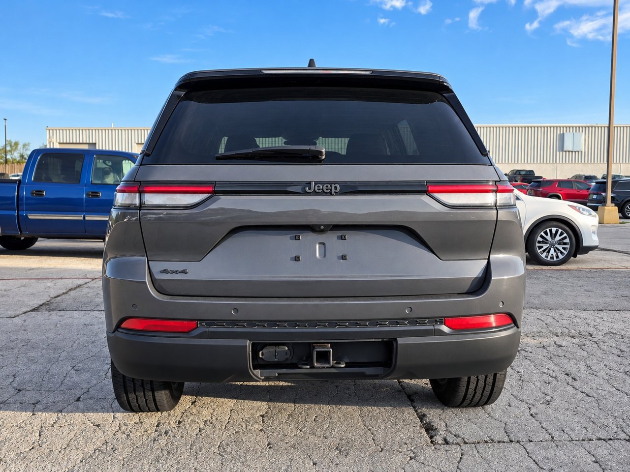 Used 2023 Jeep Grand Cherokee Altitude AWD/4WD image 11