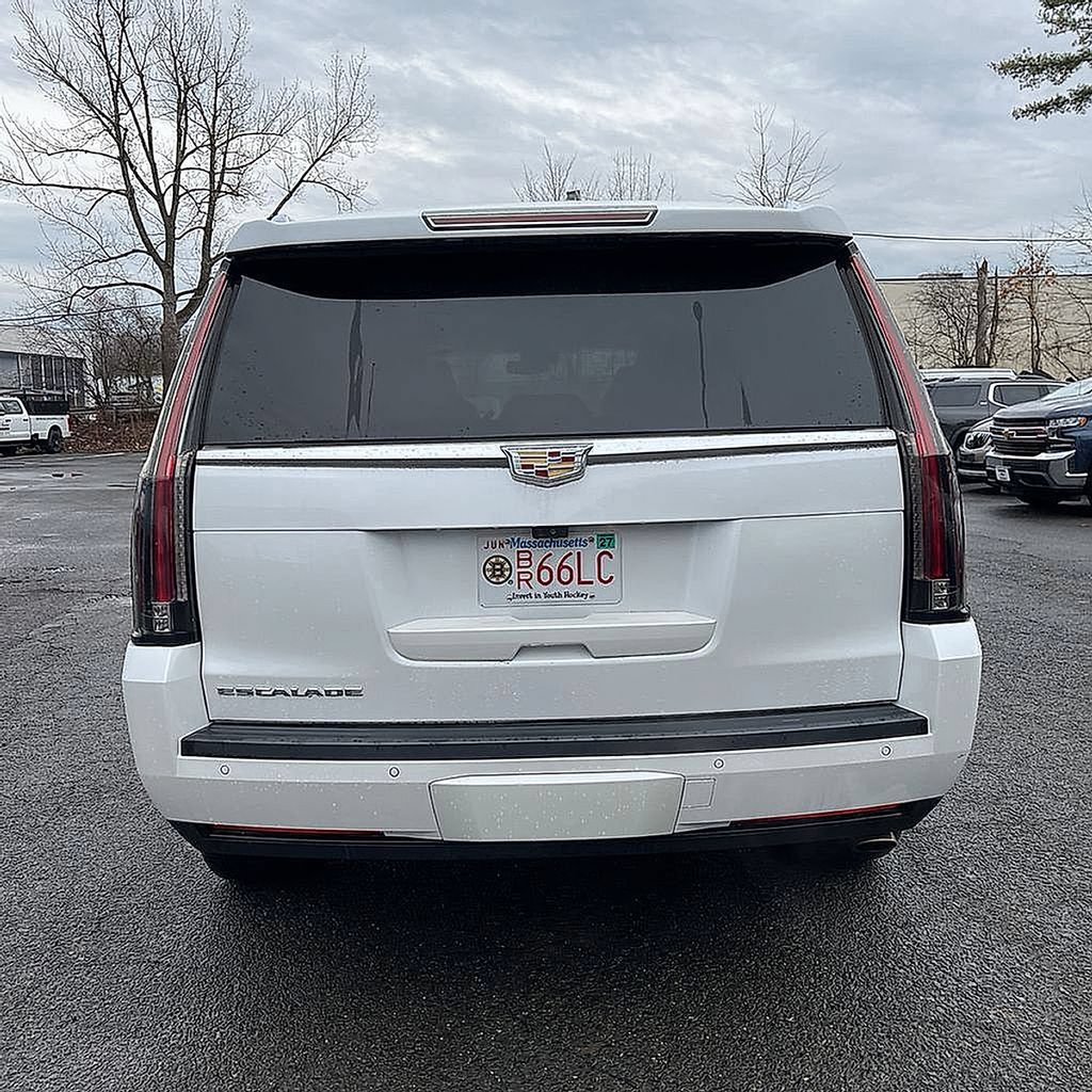 Used 2018 Cadillac Escalade Luxury AWD/4WD image 11