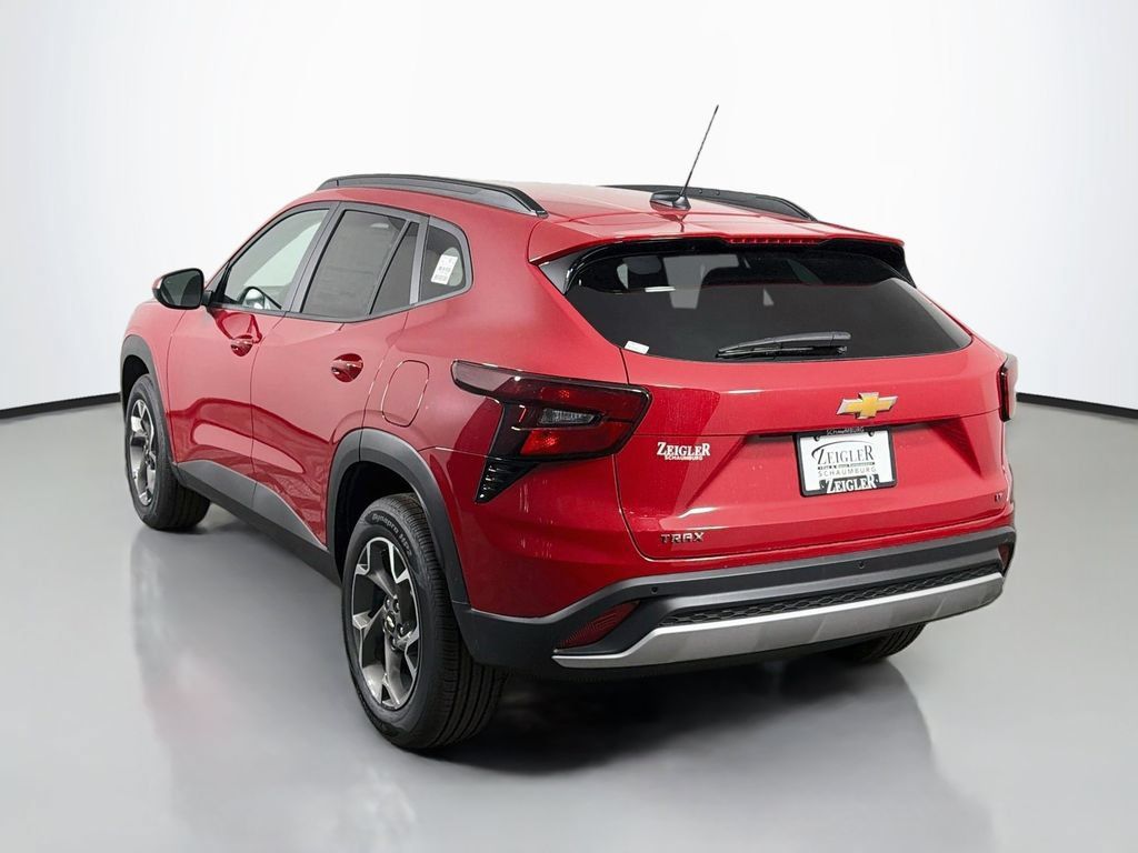 New 2026 Chevrolet Trax LT w/ Driver Confidence Package FWD image 5