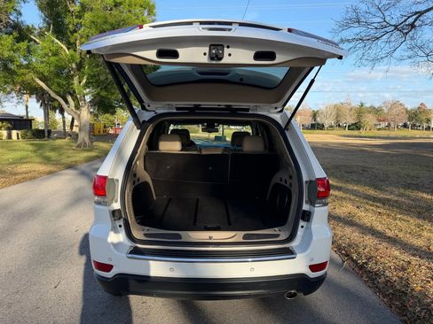 Used 2016 Jeep Grand Cherokee Limited image 18