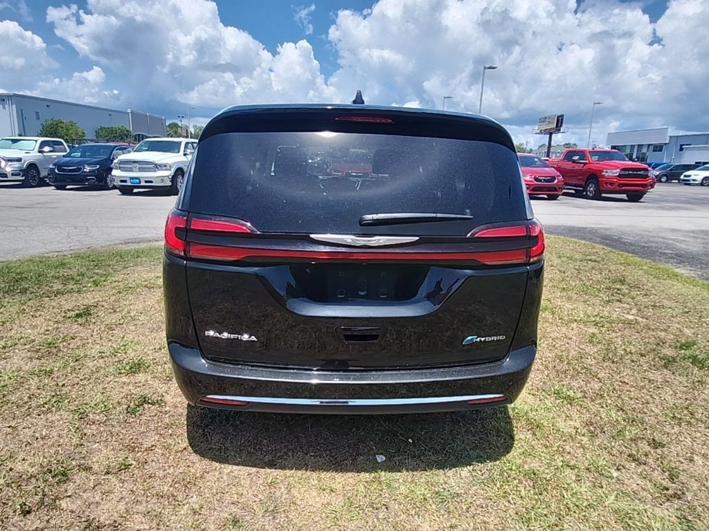 Used 2024 Chrysler Pacifica Limited FWD image 28