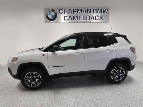 Used 2024 Jeep Compass Trailhawk image 3