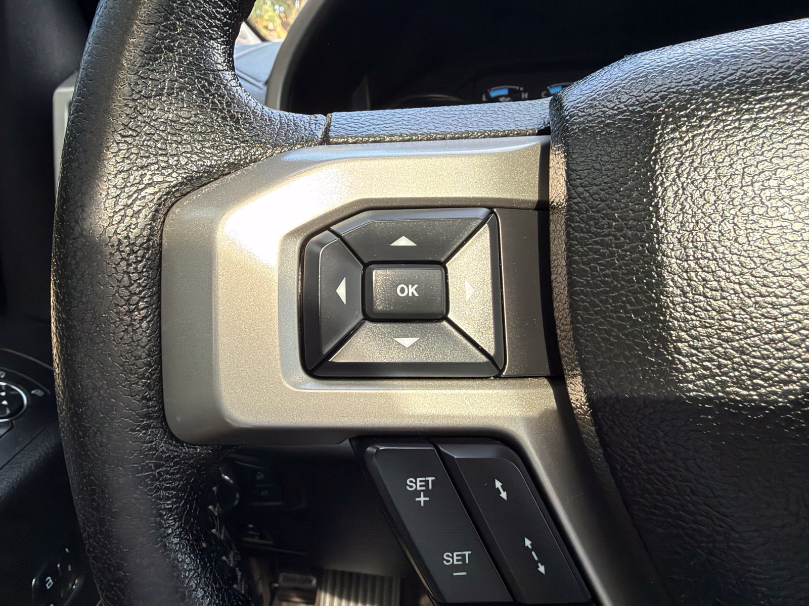 Used 2016 Ford F150 Lariat w/ Equipment Group 502A Luxury AWD/4WD image 14