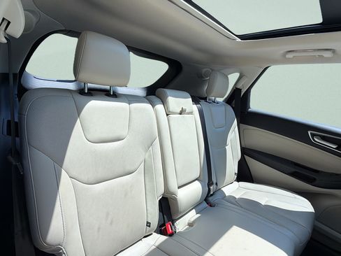 Used 2018 Ford Edge Titanium w/ Equipment Group 301A AWD/4WD image 30