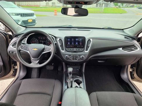 Used 2022 Chevrolet Malibu LT image 10