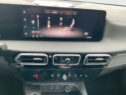 New 2026 Nissan Sentra SV w/ SV Convenience Package FWD image 17