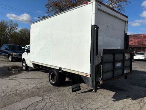 Used 2004 Ford E-350 and Econoline 350 Super Duty image 3