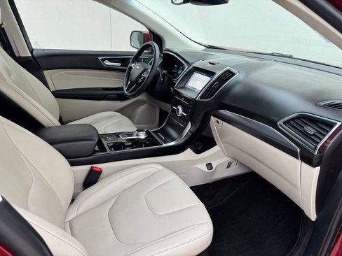Used 2019 Ford Edge Titanium w/ Equipment Group 301A FWD image 16