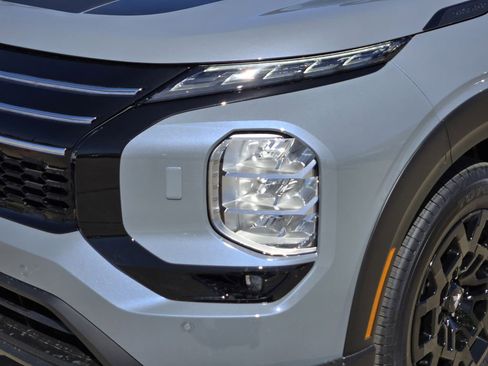 New 2026 Mitsubishi Outlander Trail Edition image 6