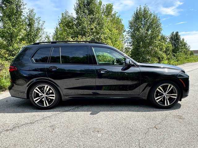 Used 2025 BMW X7 xDrive40i w/ M Sport Package AWD/4WD image 5