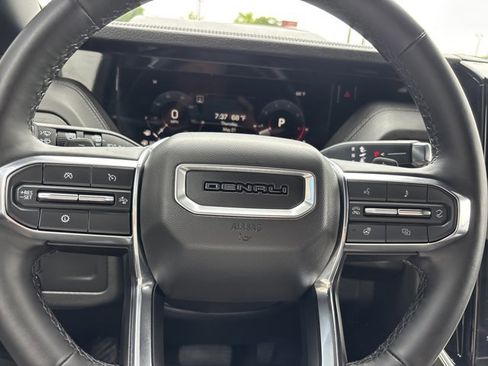Used 2025 GMC Yukon XL Denali AWD/4WD image 31