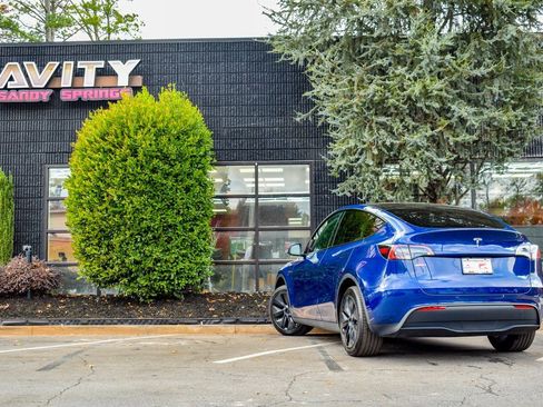 Used 2024 Tesla Model Y Long Range image 12