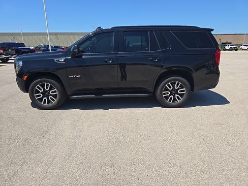 Used 2021 GMC Yukon AT4 w/ Rear Media and Nav Package AWD/4WD image 3