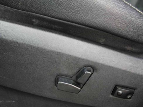 Used 2016 Dodge Grand Caravan SXT FWD image 22