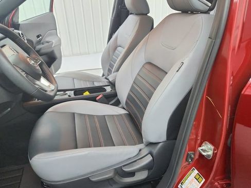 Used 2023 Nissan Kicks SR w/ SR Premium Package FWD image 19