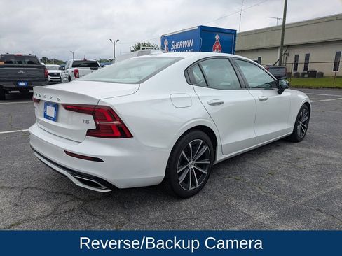 Used 2021 Volvo S60 T5 Momentum FWD image 4
