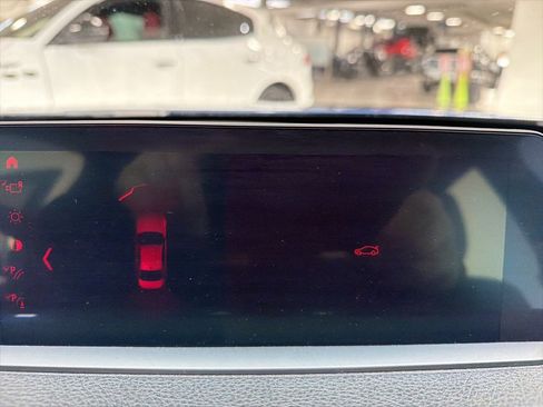 Used 2018 BMW 330i xDrive Sedan w/ Convenience Package image 17