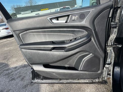 Used 2018 Ford Edge Titanium w/ Equipment Group 302A AWD/4WD image 10