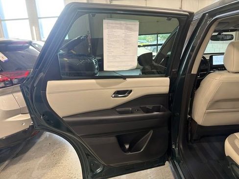 Used 2022 Nissan Pathfinder SL w/ SL Premium Package AWD/4WD image 12