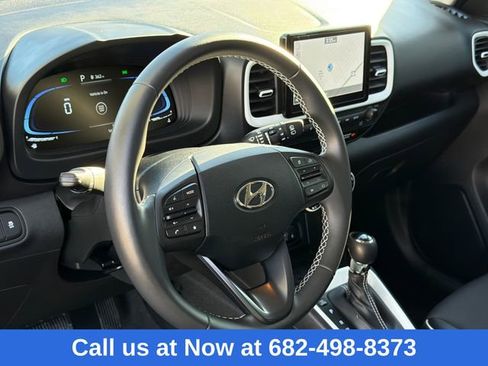 Used 2025 Hyundai Venue Limited image 18