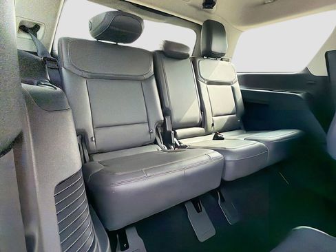 Used 2025 Ford Expedition Active image 33