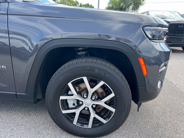 Used 2024 Jeep Grand Cherokee Limited AWD/4WD image 10