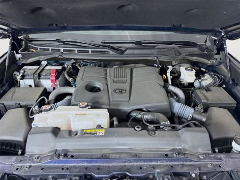 Used 2025 Toyota Tundra Limited AWD/4WD image 24