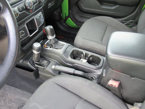 Used 2018 Jeep Wrangler Unlimited Sport image 18