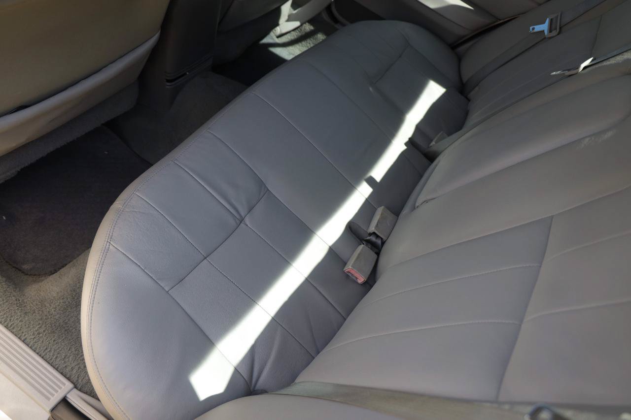 Used 2005 Ford Crown Victoria LX RWD image 10